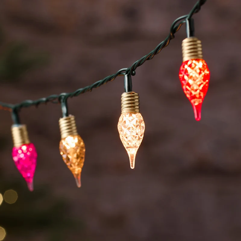 Rote Vintage LED-Lichterkette in Tropfenform mit Twinkle-Effekt und grünem Kabel