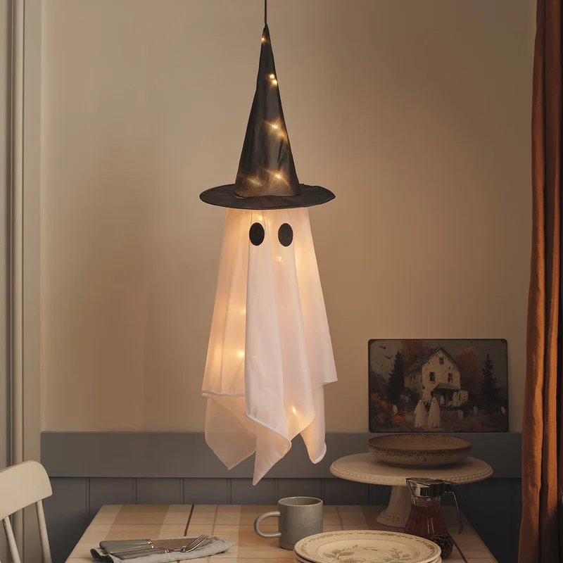 Hängender LED-Geist Winnie mit Hexenhut