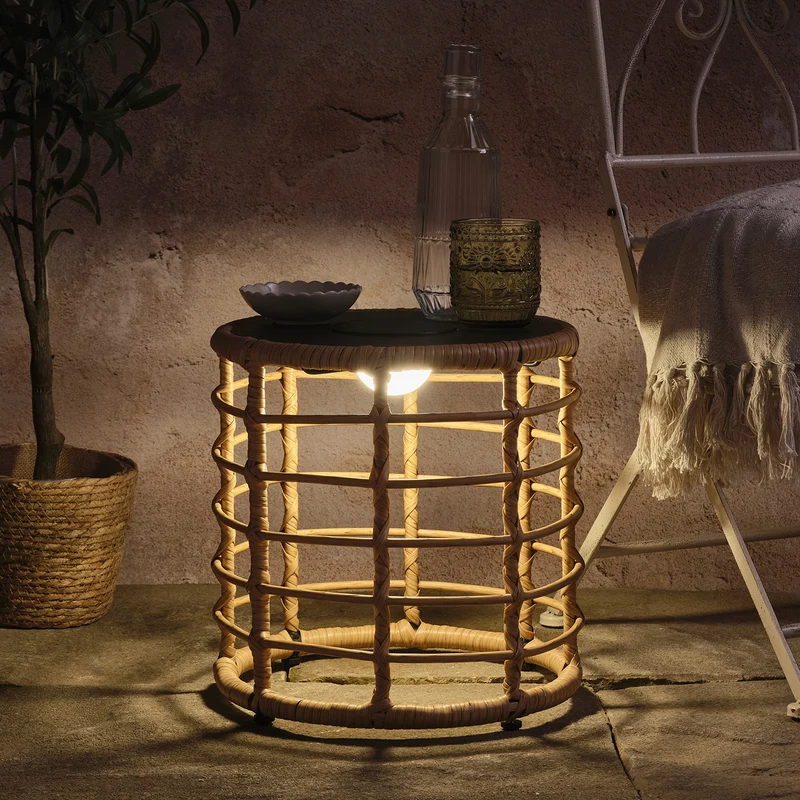 Hygge Solar-Beistelltisch in Flechtoptik mit dimmbarer Beleuchtung