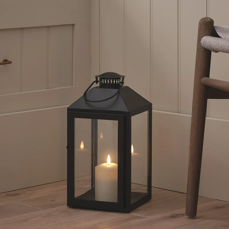 Große schwarze "Seaton" Laterne mit TruGlow® LED-Kerze