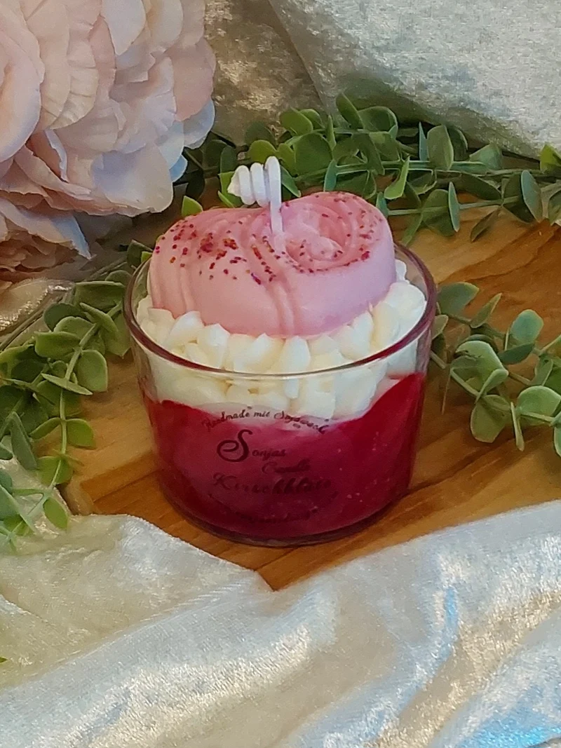 Kirsch-Vanille Traum mit Herz Duftkerze