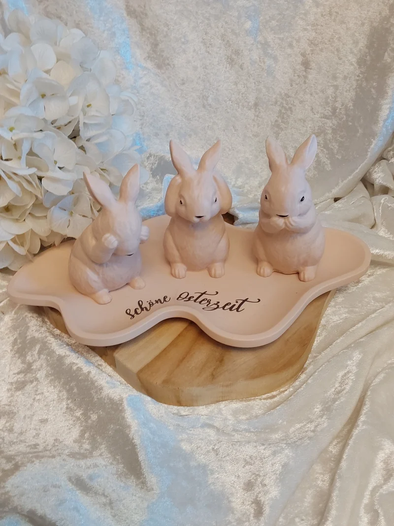 Wellentablett mit 3 Hasen