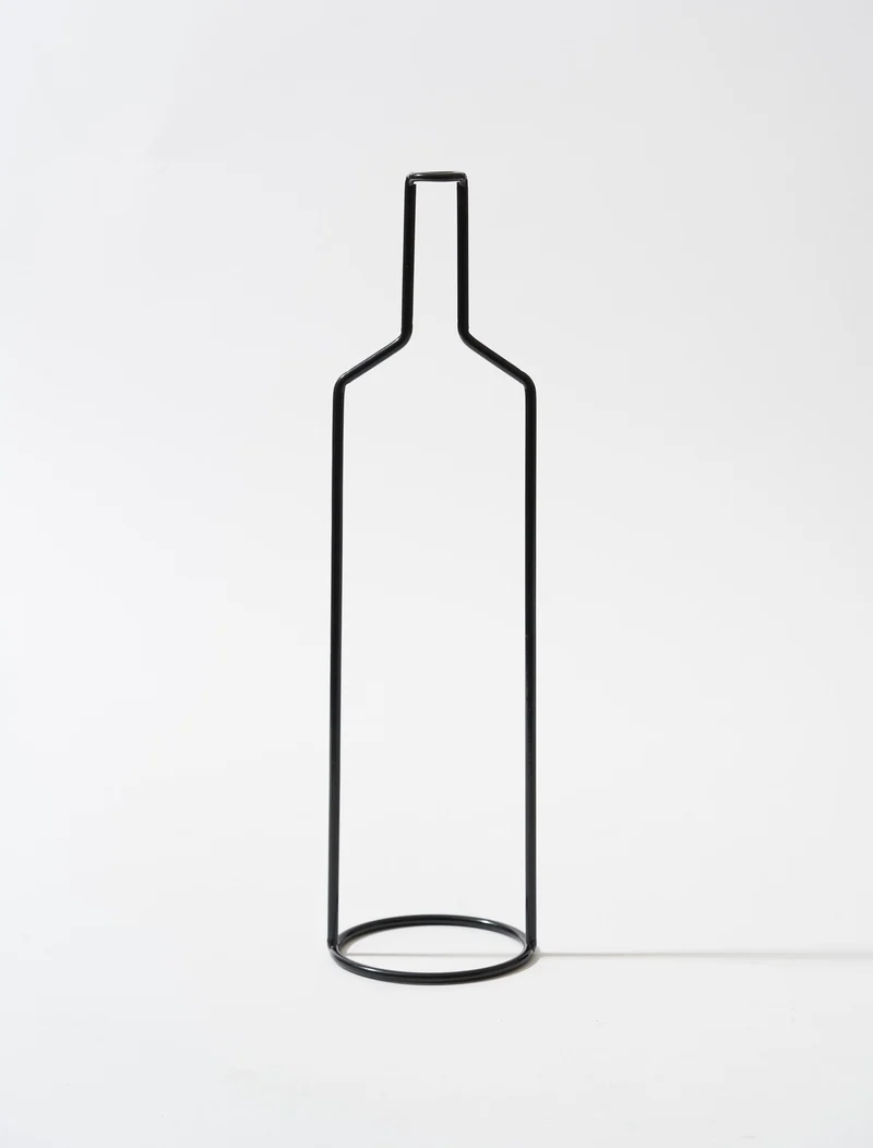 Tall Black Outline Vase no1