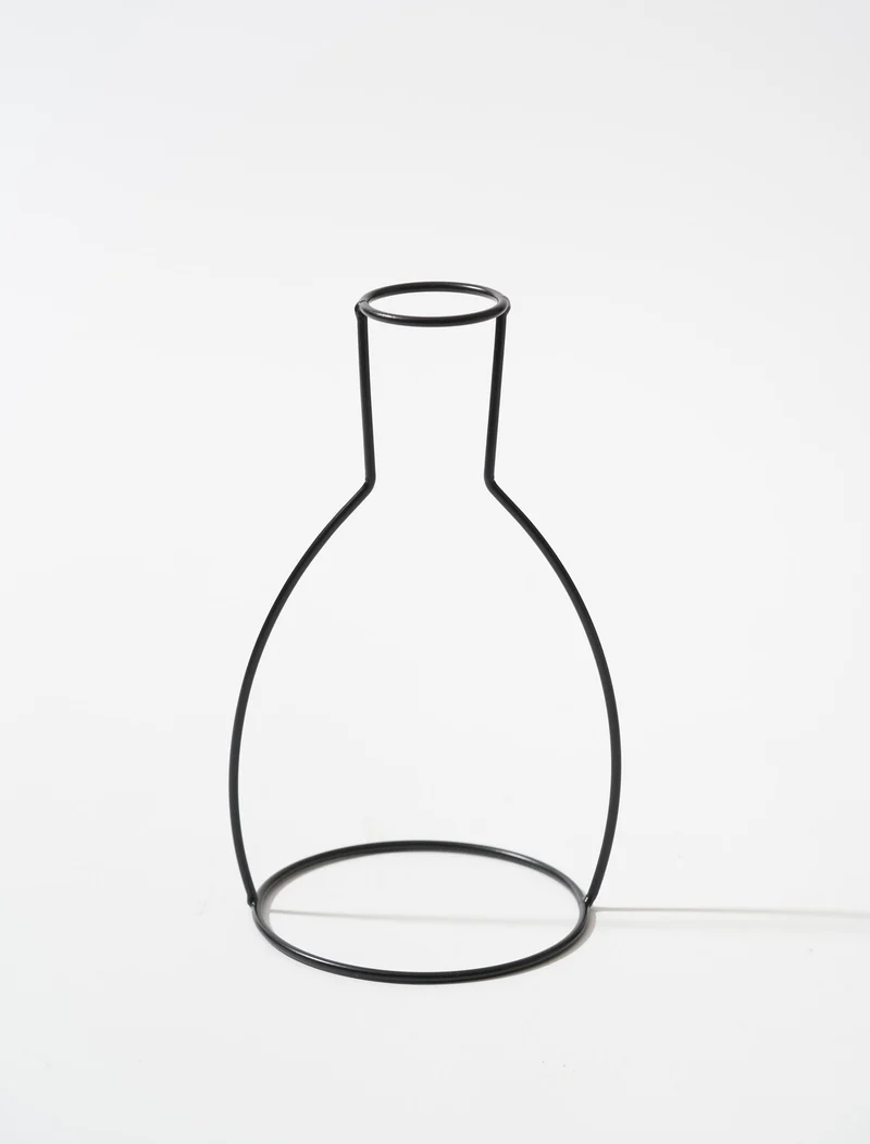 Outline Vase no2 - Black