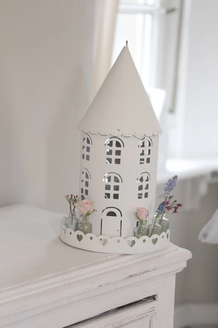 Vogelhaus-Laterne mit Fläschchen