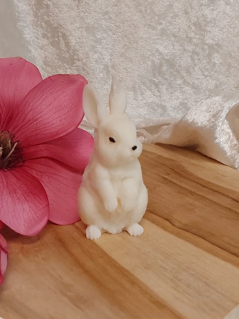 Sitzender Hase