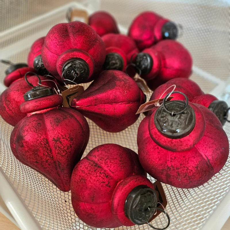 Weihnachtsbaumkugel in Zapfenform -rot-
