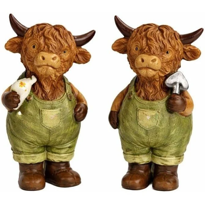 Logbuch-Verlag Deko Highland Rind 2er Set mit Latzhose 10 cm – Bauernhof-Figuren aus Polyresin – Landhaus Deko – Frühling