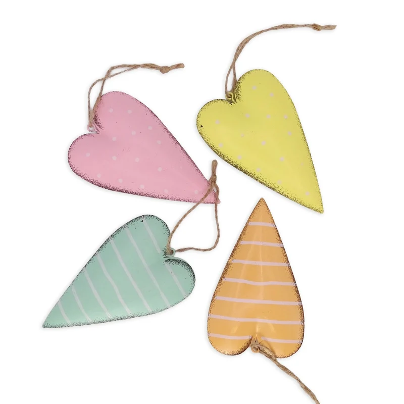 Metall-Herz Hänger 4er-Set bunt – Herz-Deko zum Aufhängen 11 cm hoch für Frühling, Sommer oder ganzjährig – Vintage Metallanhänger – Logbuch-Verlag