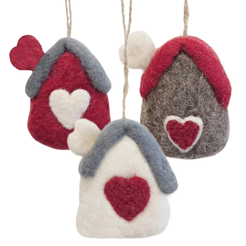 Filzanhänger Häuser 3er-Set Herz rot weiß grau 5x3x6 cm – Deko zum Aufhängen für Weihnachten & Winter – Logbuch-Verlag