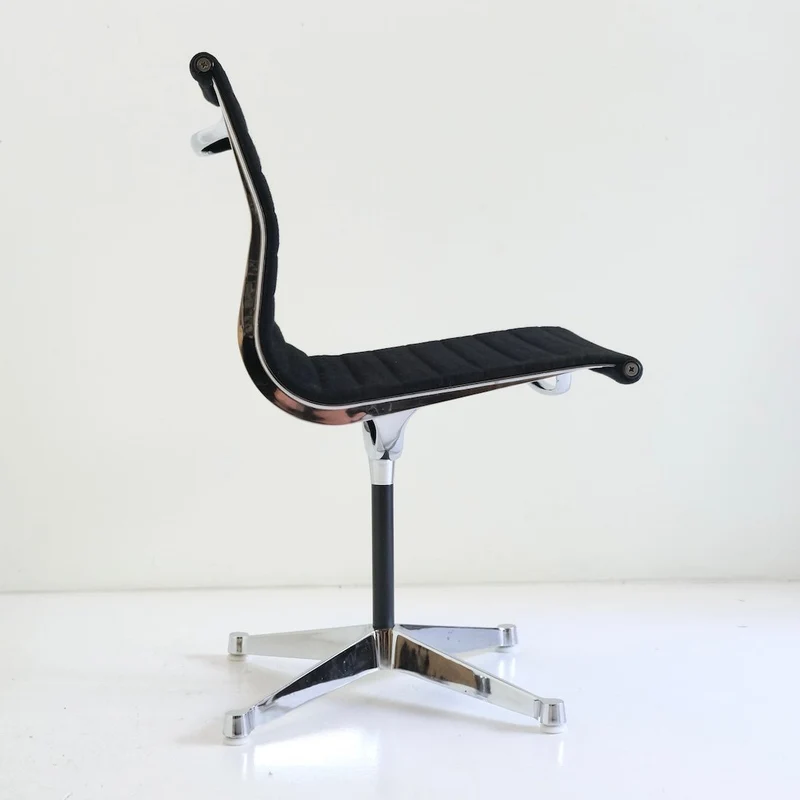 Vintage Eames Aluminium Chair EA 101 Buerostuhl - Herman Miller