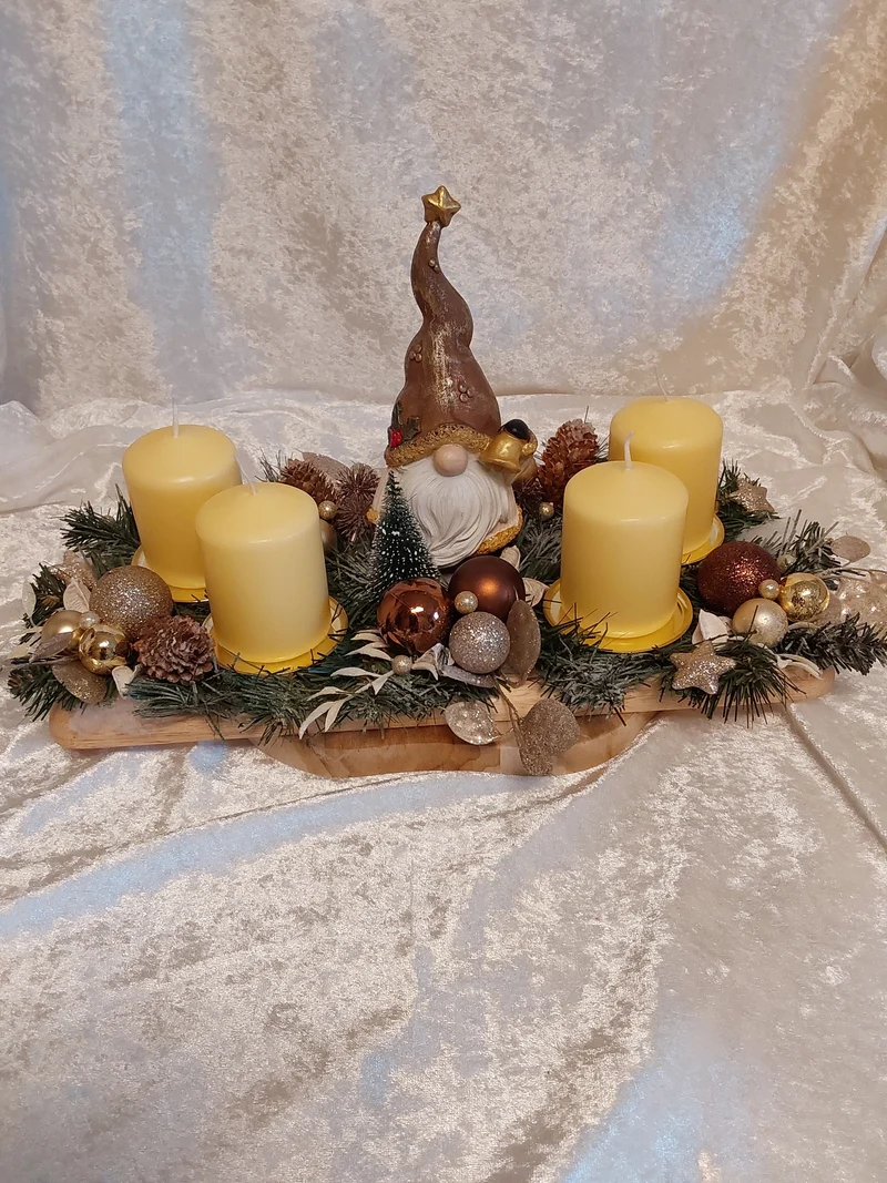 Adventsgesteck Beleuchtung Wichtel auf Holztablett (Kopie)