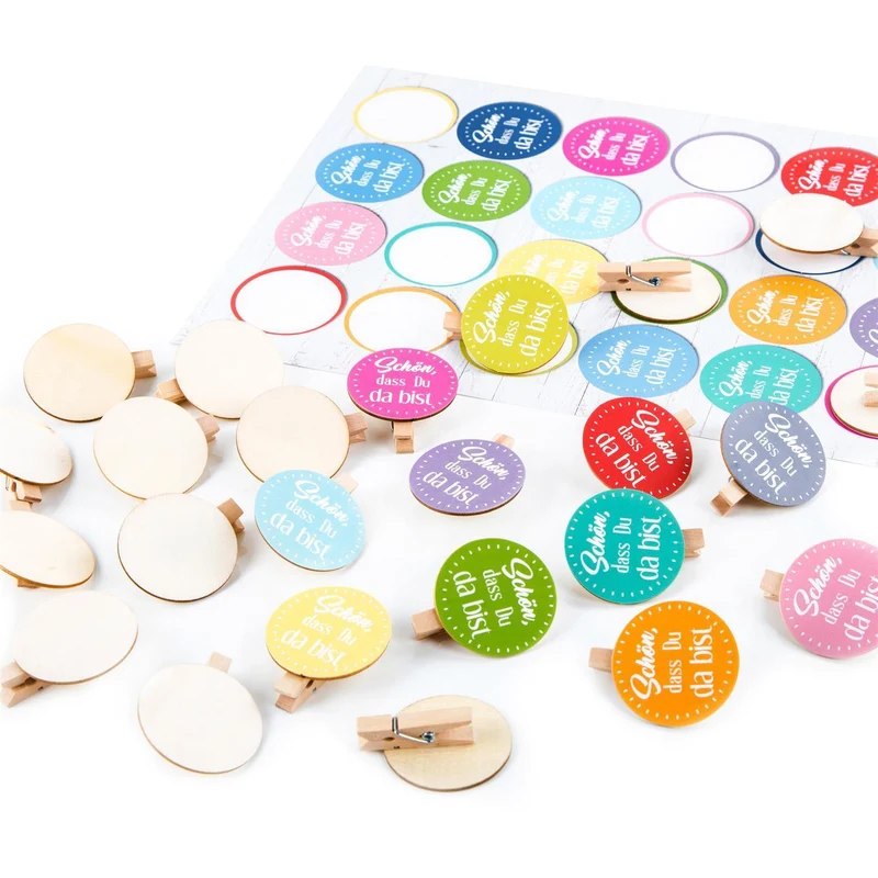 Logbuch-Verlag SCHÖN DASS DU DA BIST 48 runde Holzklammer + 48 Bunte Text Aufkleber – Geschenke verpacken Gastgeschenk Mitgebsel give-Away Kinder Geburtstag Feste