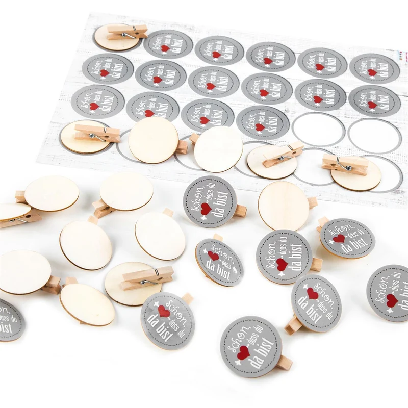 Logbuch-Verlag SCHÖN DASS DU DA BIST Text 48 runde Aufkleber + 48 Holz Wäscheklammer Scheibe Tischkarte Gastgeschenk give-Away Gäste Verpackung Geschenk grau rot weiß