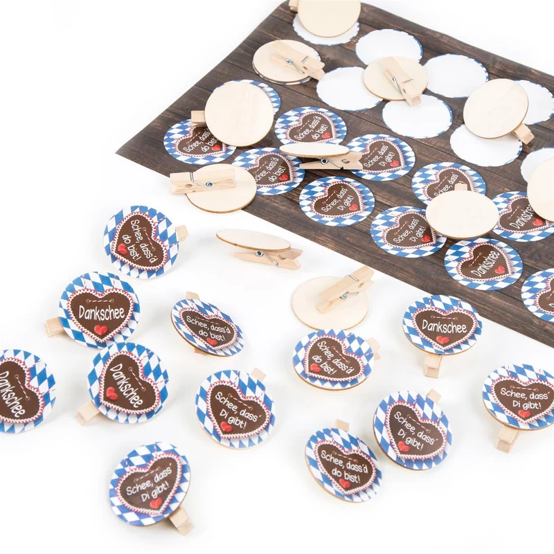 Logbuch-Verlag 96 Aufkleber bayerische Sprüche + 96 Holzklammern mit runder Scheibe Bayern Oktoberfest Deko Set blau weiß rot Partydeko Wiesn Geschenk