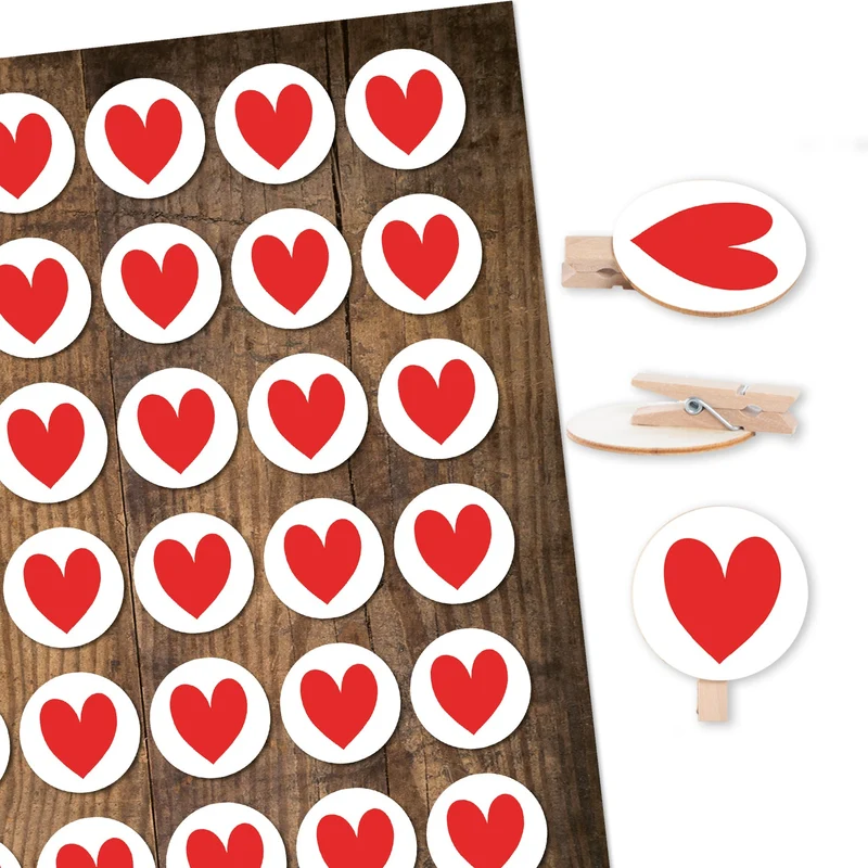 35 Holzklammern + Herz Aufkleber rot weiß Gastgeschenk Give-Away Hochzeit Herzdeko