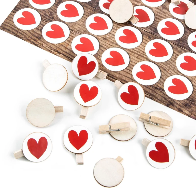 Logbuch-Verlag 70 Holzklammern + Herz Aufkleber rot weiß Gastgeschenk Give-Away Hochzeit Herzdeko