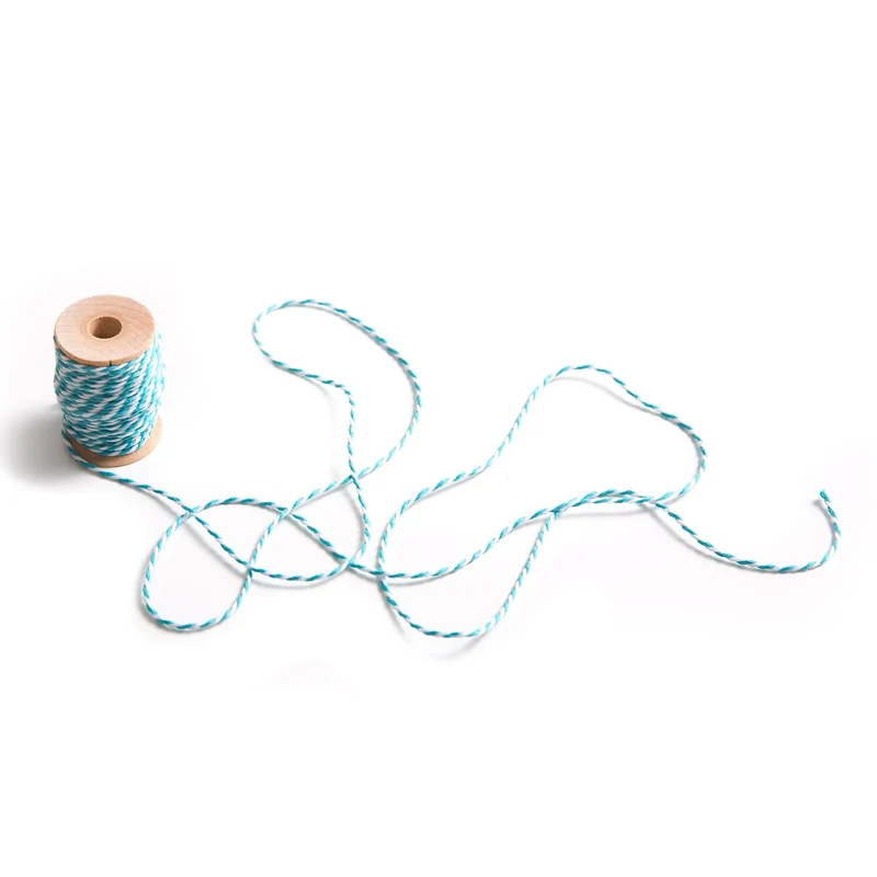 1 kleine Rolle blau türkis creme Baumwoll-Band Garn Kordel Paket-Schnur mit 15 Meter auf Holzspule; 2 mm zum Basteln Verzieren Verpacken und Dekorieren