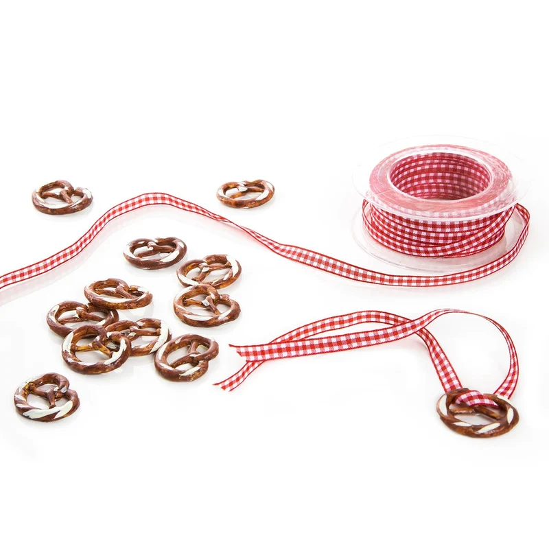 Logbuch-Verlag 24 Brezel Geschenkanhänger bayerische Deko Trachtenschmuck Halskette Anhänger BREZE + rot weiß kariertes Stoff Band Bayern Oktoberfest