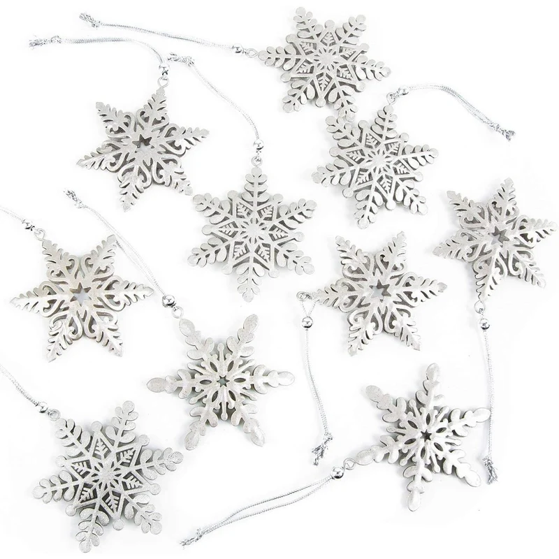 Logbuch-Verlag 10 Metall Schneeflocken Anhänger Eiskristall Schnee Weihnachtsanhänger Baumschmuck 8 cm Silber