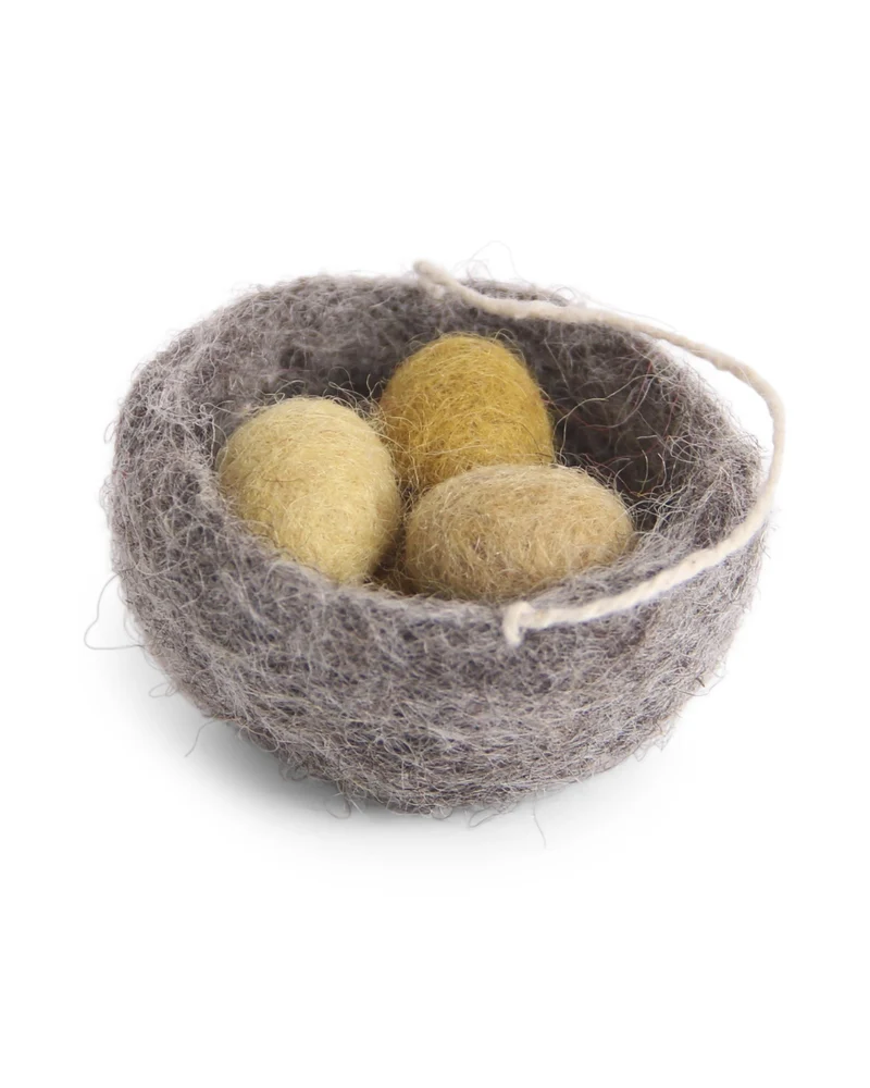 Vogelnest mit gelben Eiern Filzanhänger von Gry & Sif