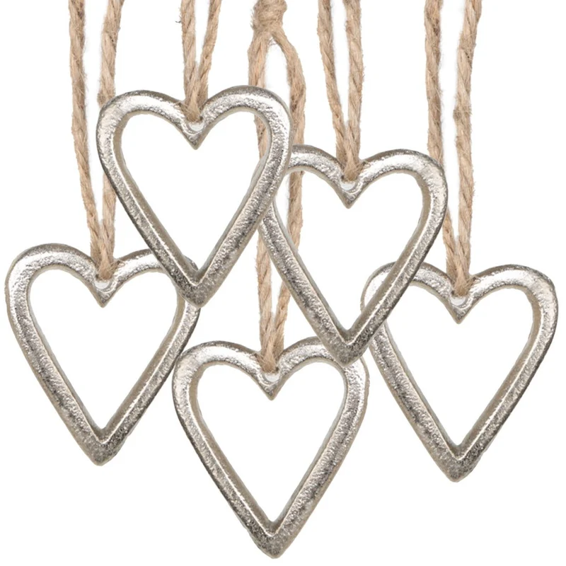 5 silberfarbene Herzen mit Schnur zum Aufhängen - 5 cm - aus Metall