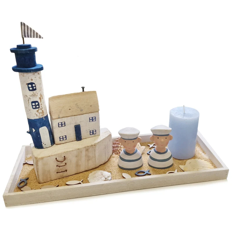 Logbuch-Verlag Komplettes Deko Set maritim als Geschenk mit Strandhaus Matrosen Sand und Muscheln auf einem Holztablett 45 x 31 cm