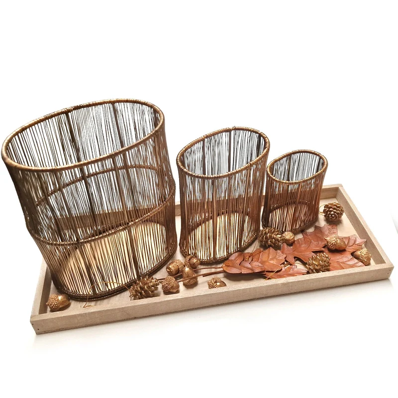 Logbuch-Verlag fertiges Geschenkset herbstliche Deko mit Kerzenhalter, Blätter und Eicheln auf einem Holztablett Gold Natur 45 x 18 x 18 cm