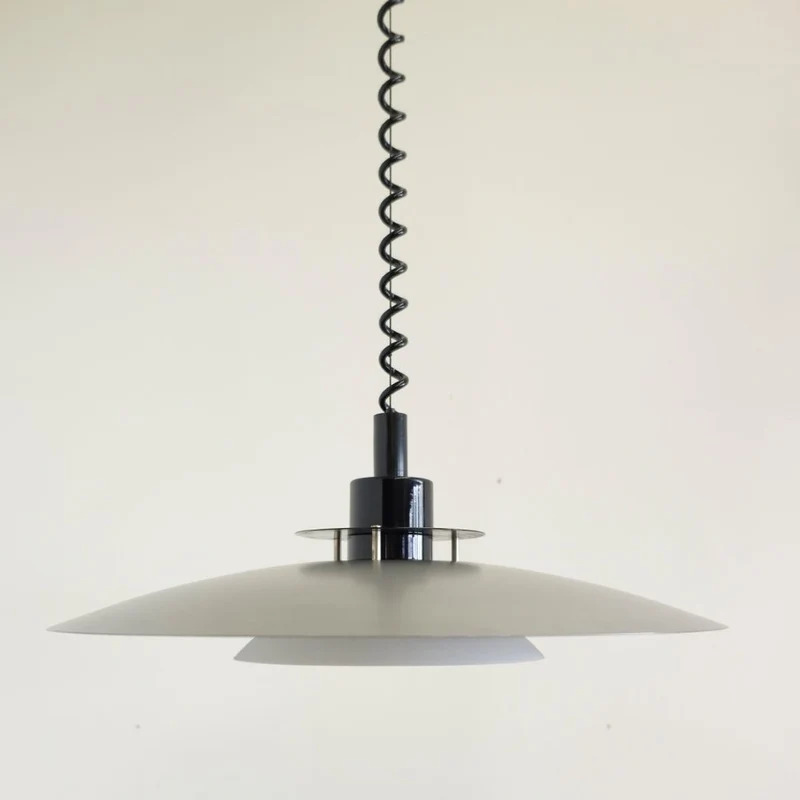Futuristische Vintage Pendelleuchte aus Metall - Skandinavisches Design der 1980er - DesignWe.Love