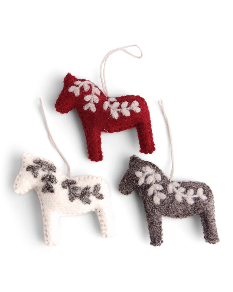 Weihnachtlicher Filzanhänger "Dala Pferde 3er-Set" von Gry & Sif