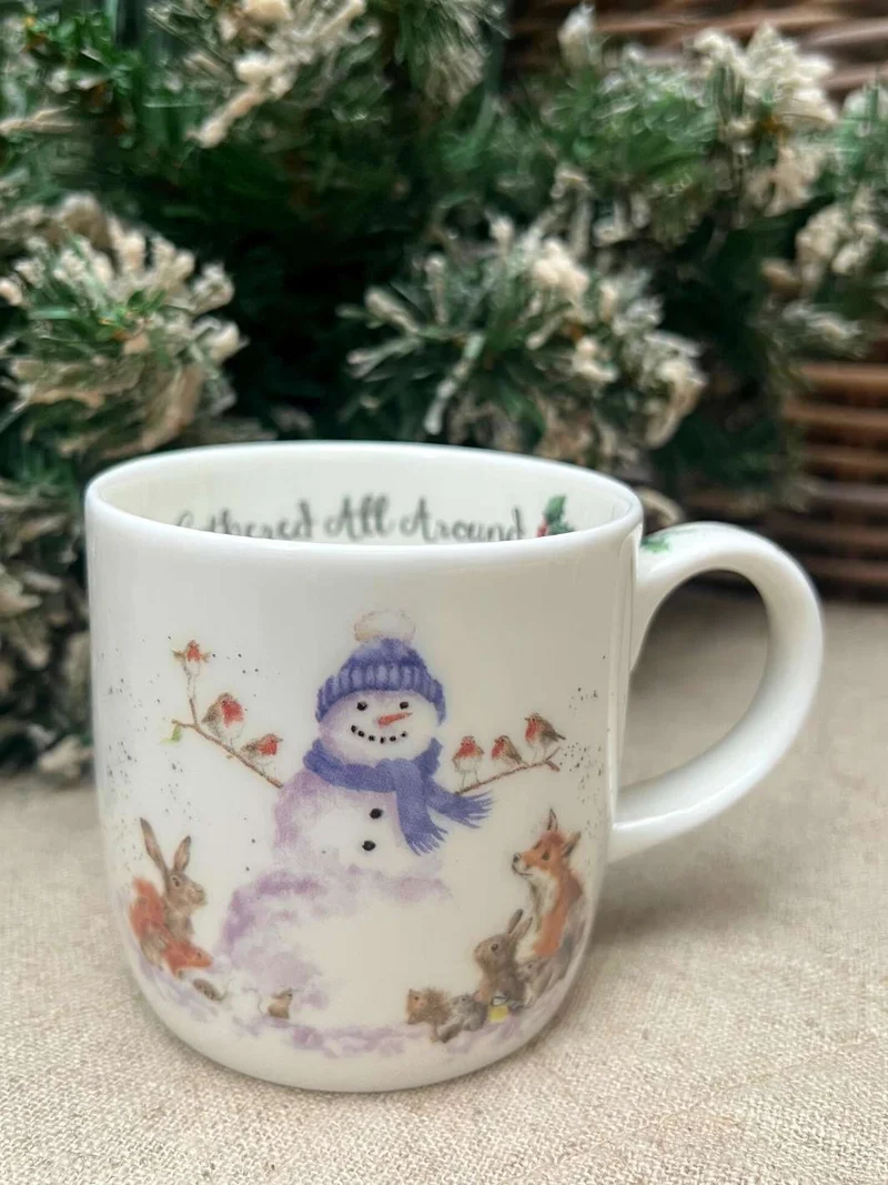 Schneemann mit Waldtieren Weihnachtstasse von Wrendale Designs