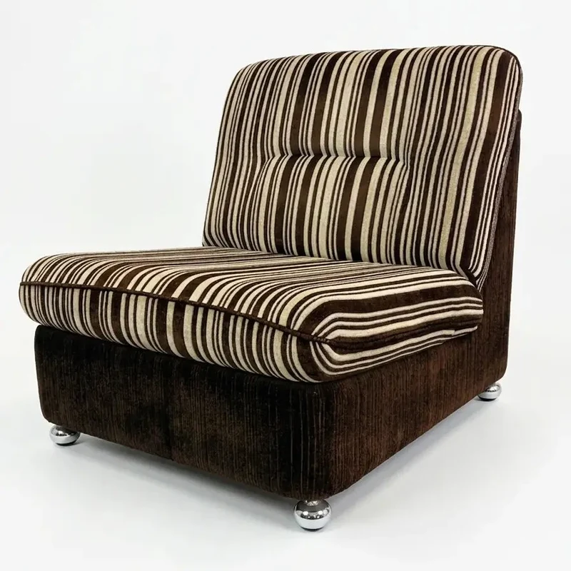 Vintage Easy Chair 70er Jahre — Velourskord, verchromte Kugelfüße