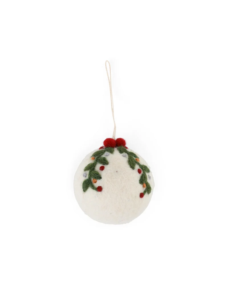 Weiße Weihnachtsbaumkugeln aus Filz von Gry & Sif