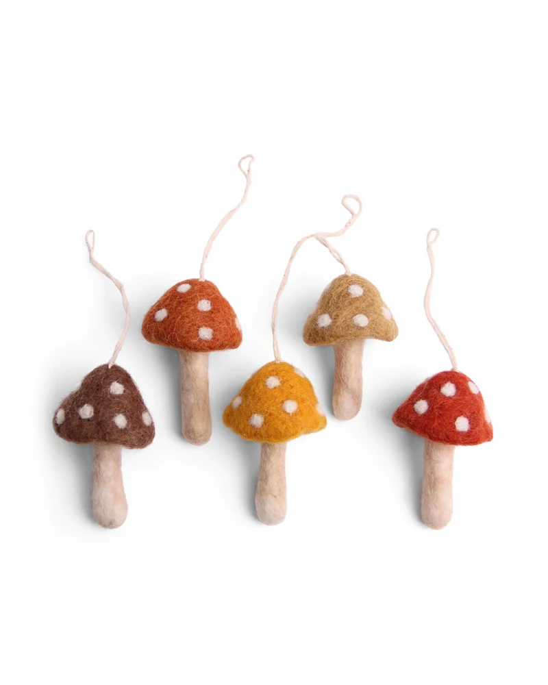 Herbstliches 5er-Set Pilz-Filzanhänger von Gry & Sif