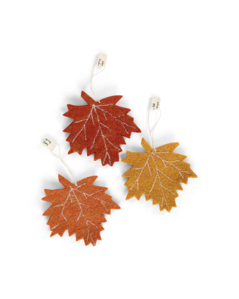 Herbstliche 3er-Set Blatt-Filzanhänger von Gry & Sif