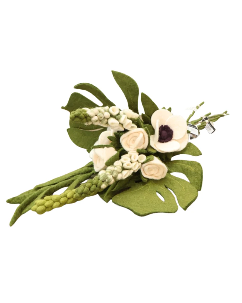 Zarter Hochzeits-Blumenstrauß aus Filz