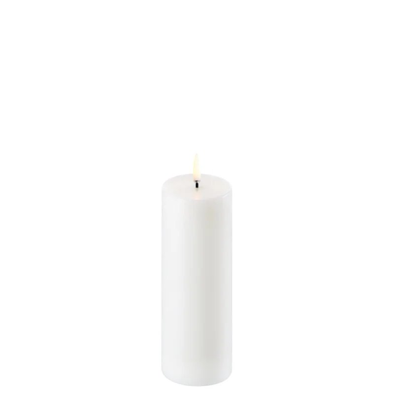 Stumpenkerze LED Smooth Nordic White 5,8x15,2cm - Uyuni