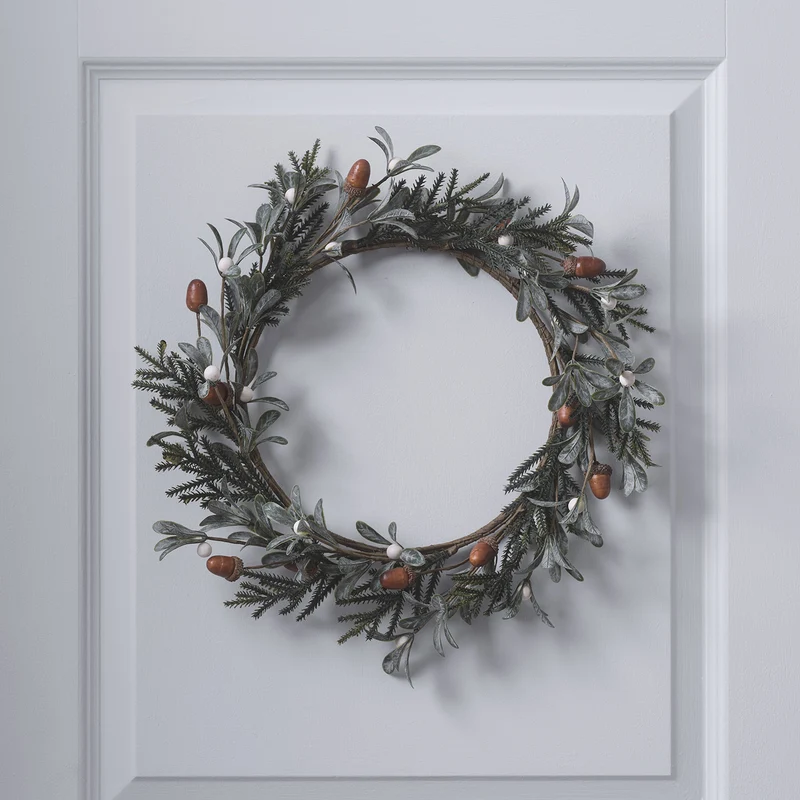 40cm Weihnachtskranz Eicheln und weiße Beeren