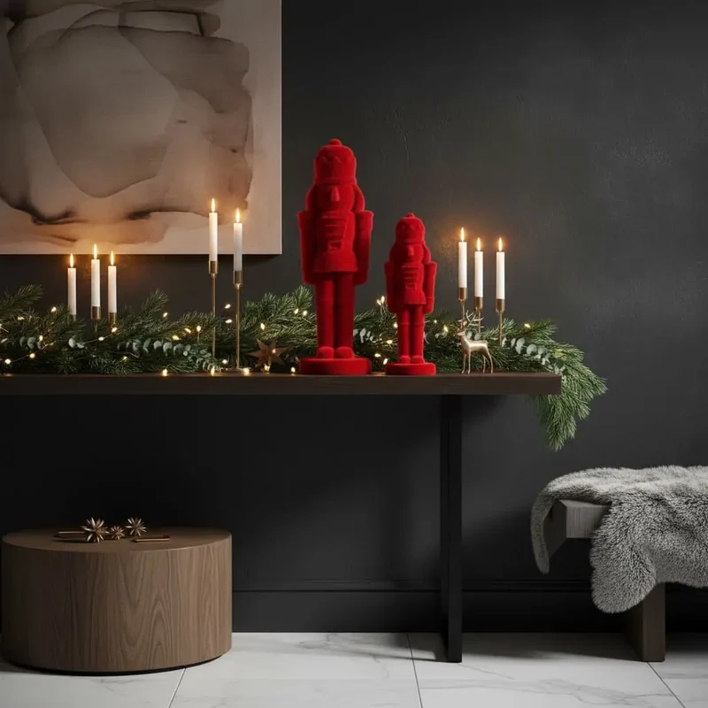 Roter Nussknacker mit Samtoberfläche – Weihnachtsfigur 30 & 50 cm