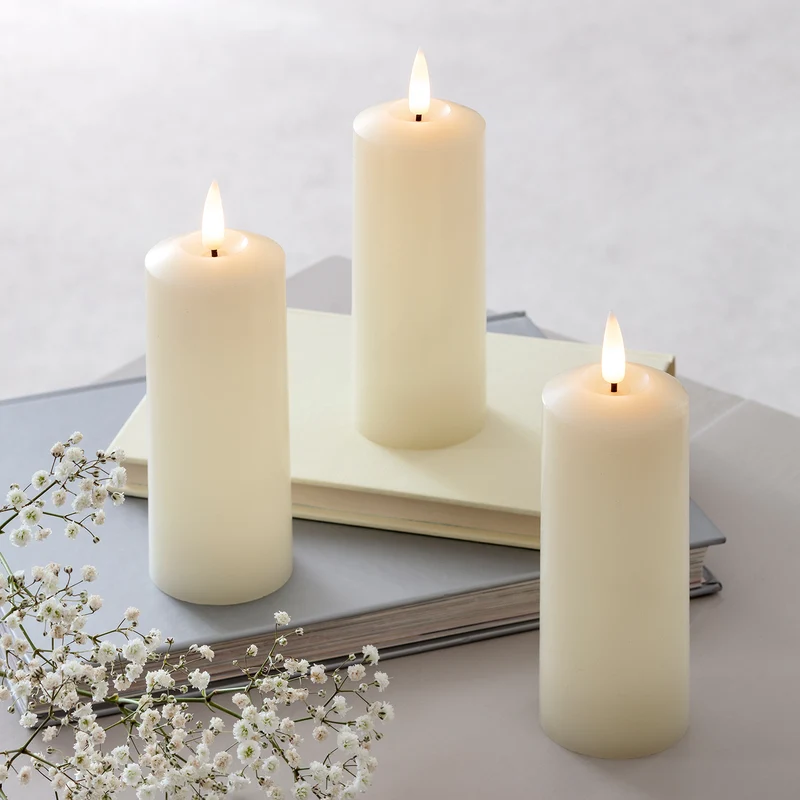Schmales TruGlow® LED-Kerzen Trio aus Echtwachs mit Fernbedienung