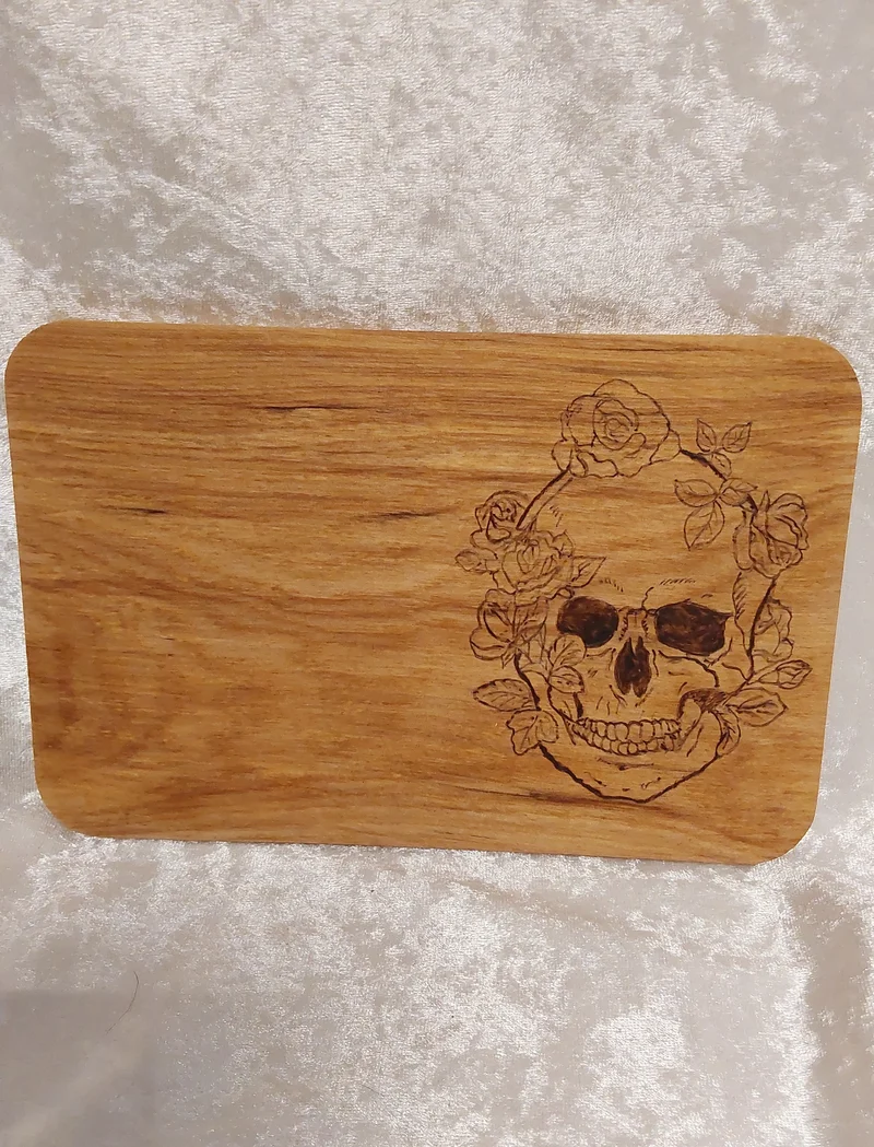 Frühstücksbrett Totenkopf mit Rosen