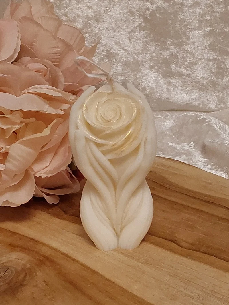 Hände mit Rose - Kerze