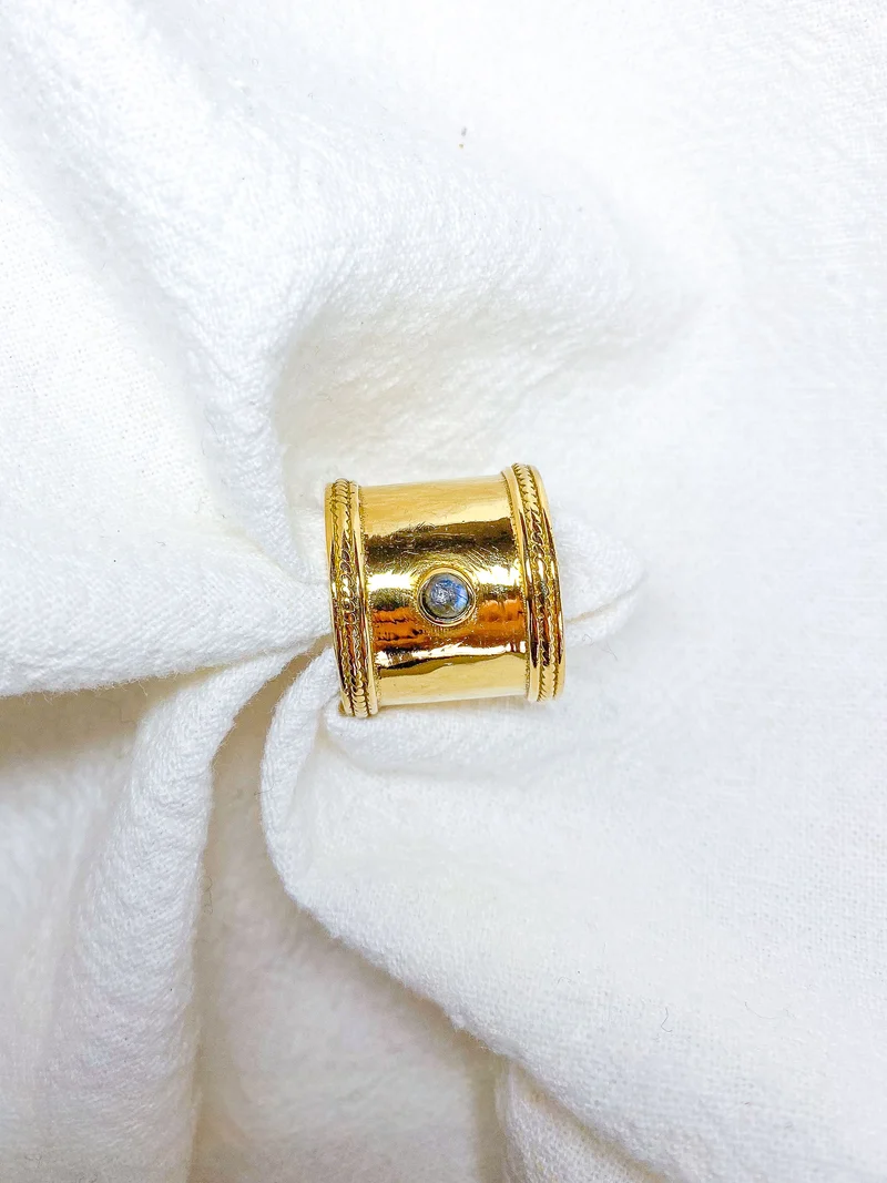 Antic Ring
