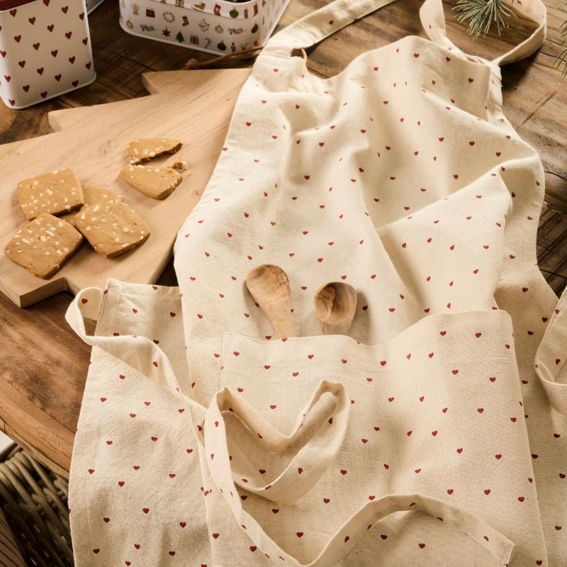 Ib Laursen Kinderschürze Valentin mit roten Herzen naturfarben