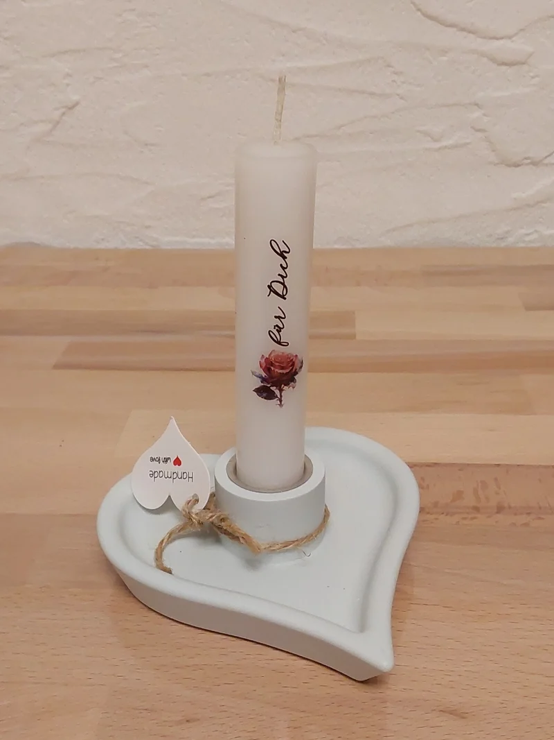 Herz-Stabkerzenhalter mit Kerze