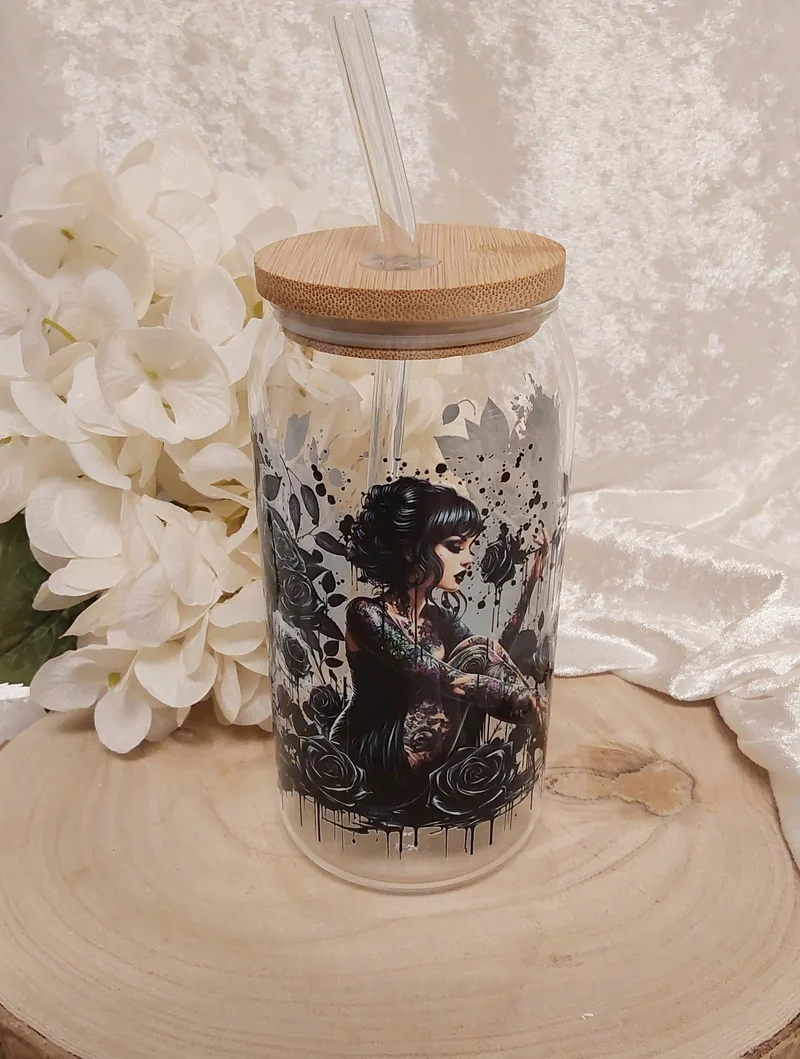 Trink-Glas mit Gothik-Motiv