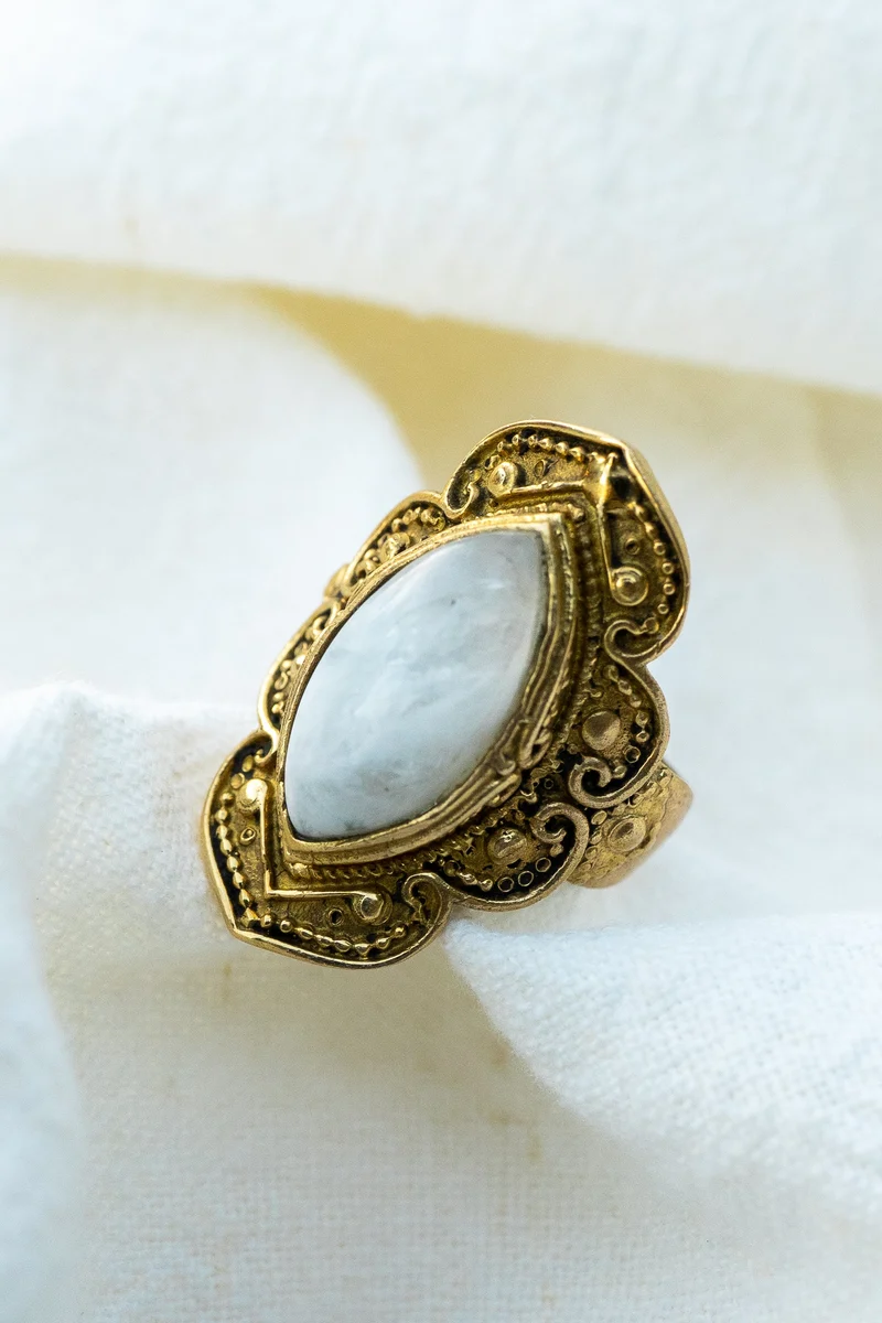 Messingring mit Edelstein