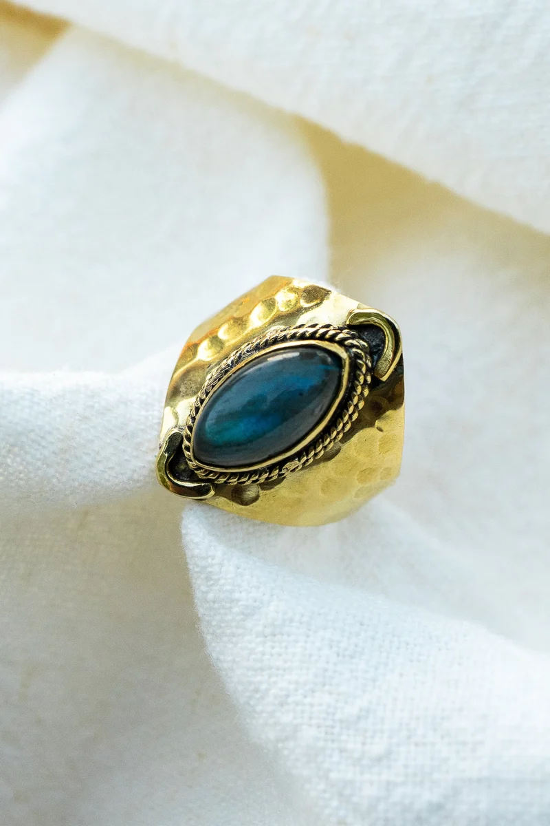 Messingring mit Edelstein