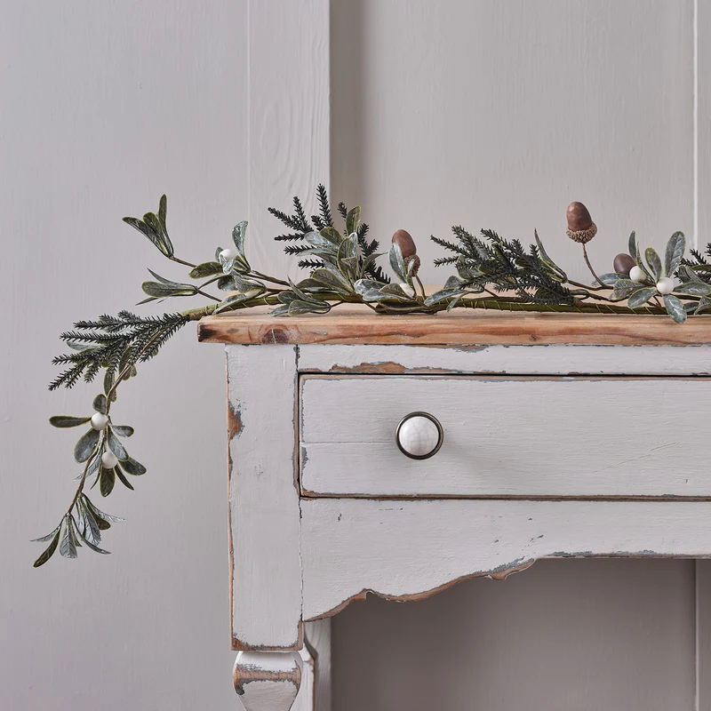 1,5m Weihnachtsgirlande Eicheln und weiße Beeren
